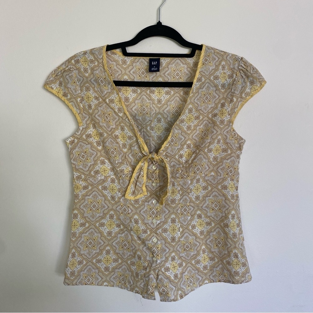Y2K Gap Yellow and Tan Printed Tie Front Blouse - Picture 2 of 5